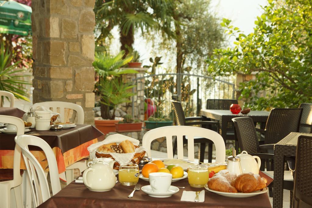 Hotel Augusta Garni Limone sul Garda Pokój zdjęcie