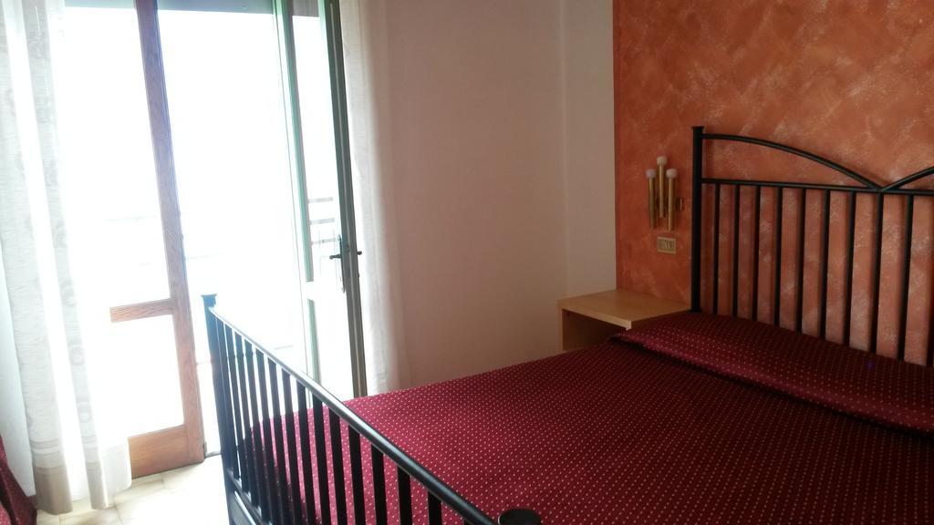Hotel Augusta Garni Limone sul Garda Pokój zdjęcie